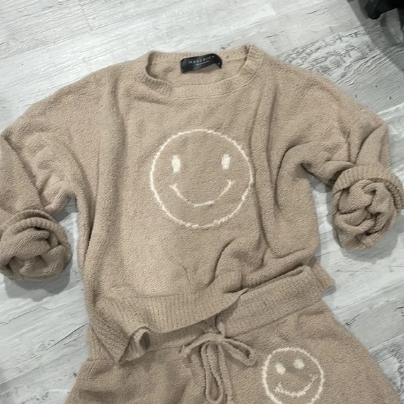 Plush lounge set - Picture 2 of 3